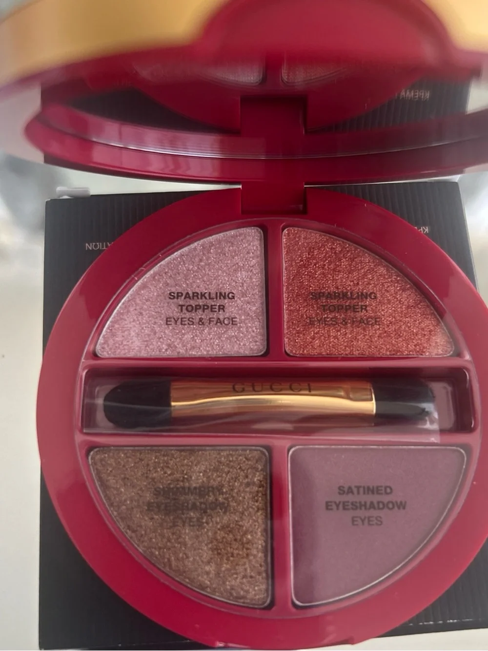 Gucci Festive Glow Eyeshadow Palette in Gold and Red